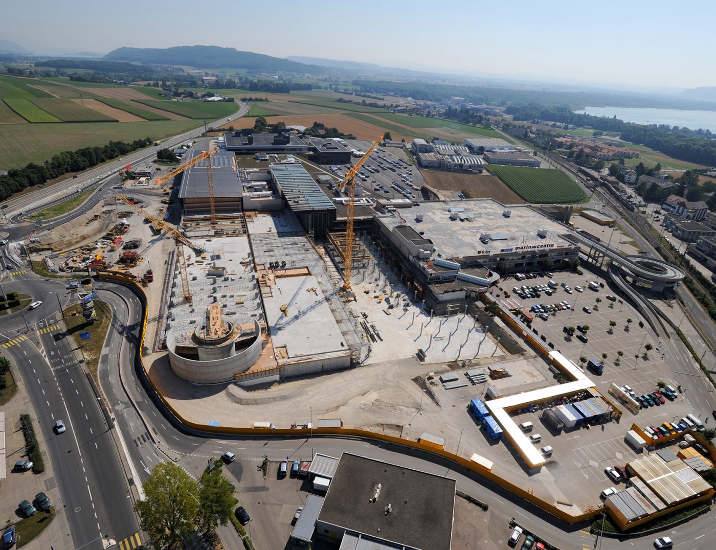 Image aérienne chantier Marin Centre Bernasconi SA